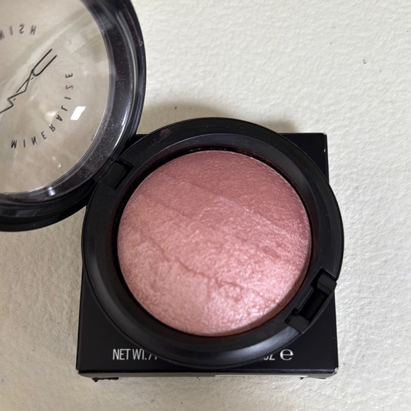 MAC Cosmetics Mineralize Skinfinish - Blonde - Picture 1 of 3